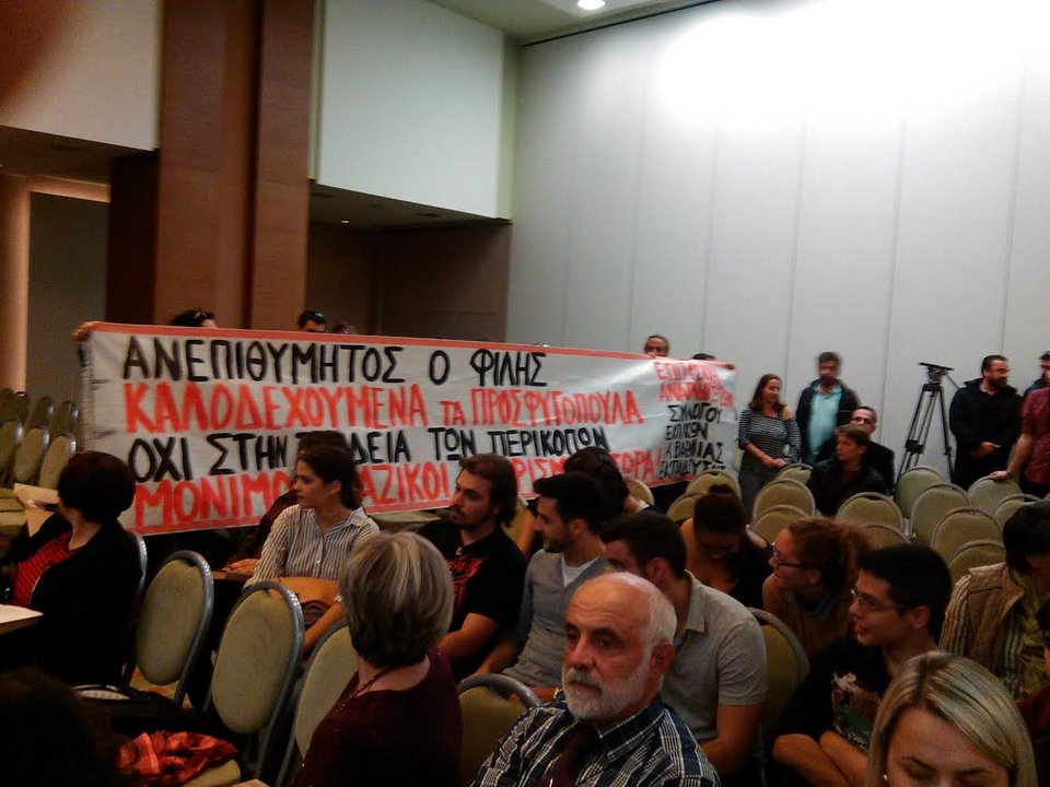 Την «έπεσαν» στον Φίλη στα Χανιά: «Είσαι ανεπιθύμητος» φώναξαν καθηγητές και μαθητές [εικόνες] | iefimerida.gr 1