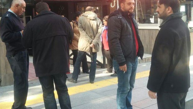 Χαροπαλεύει πολιτικός του φιλοκουρδικού κόμματος: Τον μαχαίρωσαν μέρα μεσημέρι [βίντεο & εικόνες] | iefimerida.gr 0