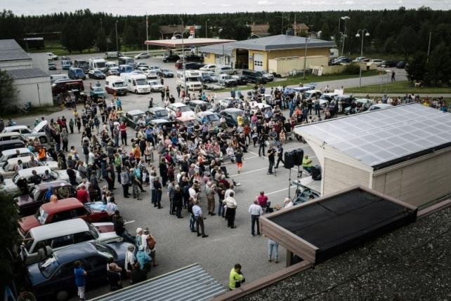 Μια διαφορετική δημοπρασία -Τα σοβιετικά ρετρό αυτοκίνητα που χρησιμοποιούν οι πρόσφυγες για να περάσουν στη Φινλανδία [εικόνες] | iefimerida.gr 1