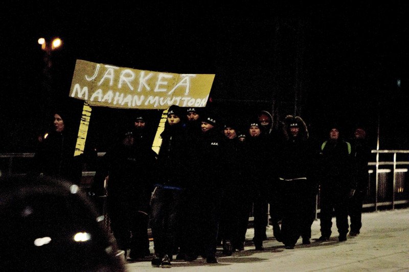 Ακροδεξιά οργάνωση περιπολεί για πρόσφυγες και μετανάστες σε δρόμους γερμανικών μεγαλουπόλεων | iefimerida.gr 1