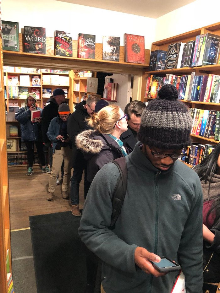 Ουρές για το νέο βιβλίο για τον Τραμπ – Ξεπούλησε μέσα σε 20 λεπτά [εικόνες] | iefimerida.gr 0