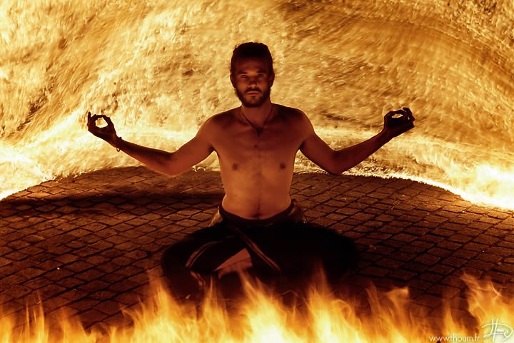 Fire Art: Μία εντυπωσιακή τέχνη για ατρόμητο κοινό [εικόνες] | iefimerida.gr 11