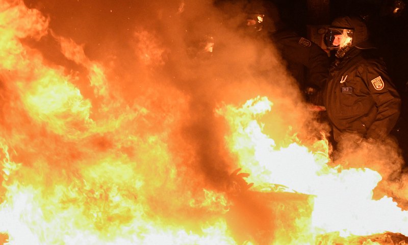 Εκρηξη βίας στο Αμβούργο για την G20 -Κουκουλοφόροι υποδέχθηκαν τους ηγέτες... σπάζοντας τα πάντα [εικόνες & βίντεο]  | iefimerida.gr 4