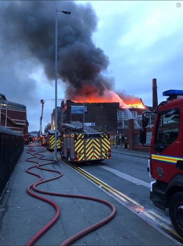 Συναγερμός στο Μάντσεστερ: Μεγάλη πυρκαγιά κοντά σε φυλακές με 1.200 κρατούμενους [εικόνες]   | iefimerida.gr 2