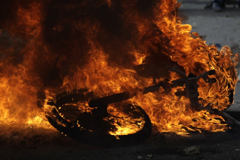 Κλιμακώνεται η εξέγερση στη Βενεζουέλα [εικόνες]  | iefimerida.gr 8