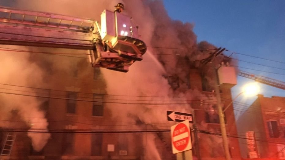 16 τραυματίες από πυρκαγιά σε τετραώροφο κτίριο στο Μπρονξ της Νέας Υόρκης [εικόνες & βίντεο] | iefimerida.gr 0
