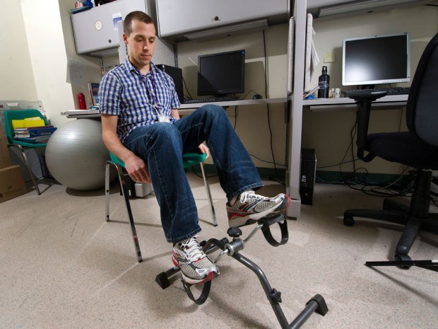 Τέρμα οι καρέκλες στα γραφεία – Οι Αμερικανοί κάνουν διάδρομο ή ποδήλατο όσο δουλεύουν στον υπολογιστή [εικόνες] | iefimerida.gr 0