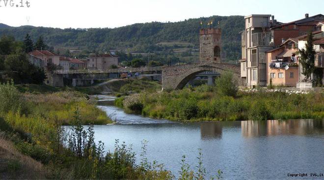 Δήμαρχος χωριού της Ιταλίας προσφέρει 2.000 ευρώ σε όποιον μετακομίσει εκεί [εικόνες] | iefimerida.gr 1