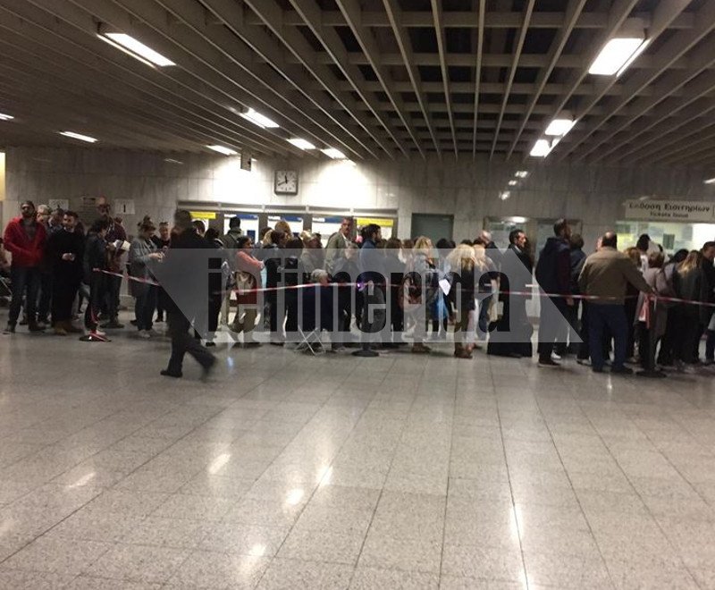 Χάος για ένα ηλεκτρονικό εισιτήριο -Ατελείωτες ουρές χιλιάδων ατόμων [εικόνες] | iefimerida.gr 7