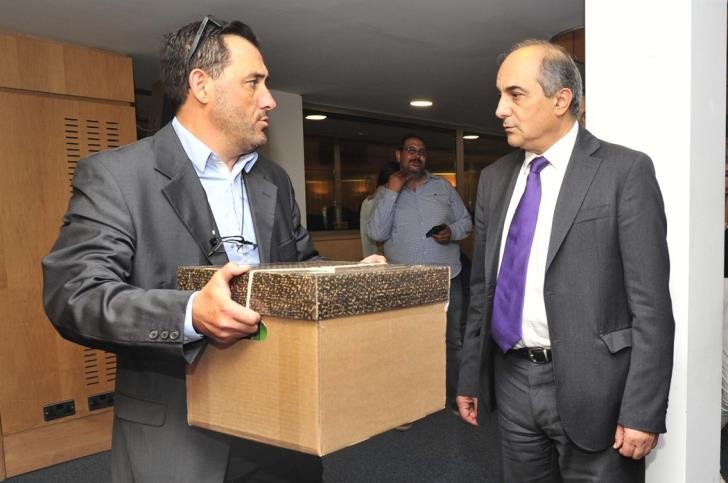 Εφτασε στη Λευκωσία ο «Φάκελος της Κύπρου» -Μέσα σε 11 κούτες [εικόνες] | iefimerida.gr 1