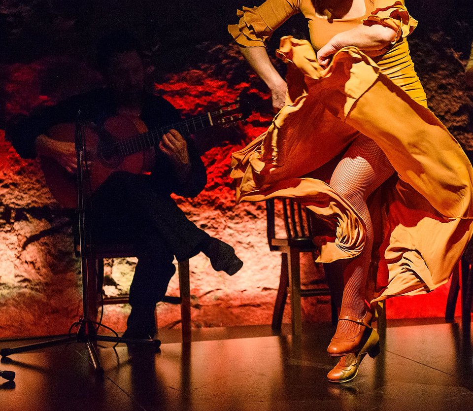 Παίξε τσιγγάνε το βιολί - Στο Μέγαρο Μουσικής με την Καμεράτα, μασκαρεμένη, και με DJs [εικόνες] | iefimerida.gr 1