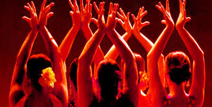 Παίξε τσιγγάνε το βιολί - Στο Μέγαρο Μουσικής με την Καμεράτα, μασκαρεμένη, και με DJs [εικόνες] | iefimerida.gr 0