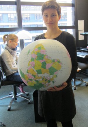 Αυτή είναι η πράσινη Σκα του eurodebate: Γεννημένη το 1981, παντρεμένη με Φινλανδό ακτιβιστή, μεγάλη φαν της Κοντσίτα [εικόνες] | iefimerida.gr 0