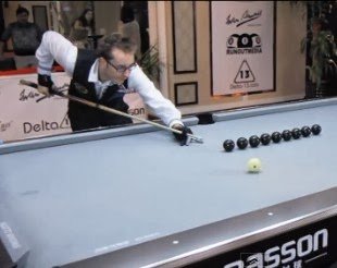 Βιρτουόζος του μπιλιάρδου αντιστέκεται στα λάθη αλλά και στη χυμώδη ξανθιά που έχει ξαπλώσει στο τραπέζι [εικόνες&βίντεο] | iefimerida.gr 1