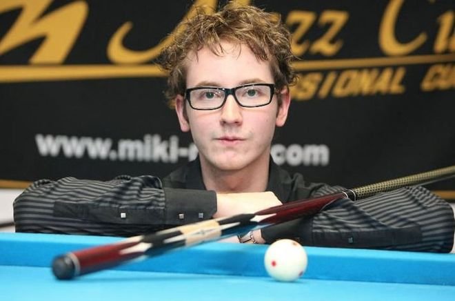 Βιρτουόζος του μπιλιάρδου αντιστέκεται στα λάθη αλλά και στη χυμώδη ξανθιά που έχει ξαπλώσει στο τραπέζι [εικόνες&βίντεο] | iefimerida.gr 2