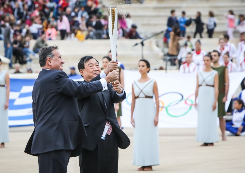 Στο Καλλιμάρμαρο παραδόθηκε η Ολυμπιακή Φλόγα στη Ν. Κορέα -Εντυπωσιακή η Λέχου [εικόνες] | iefimerida.gr 0