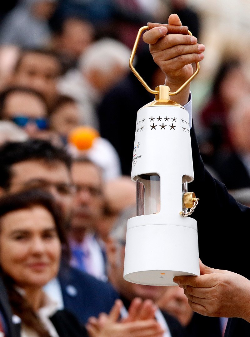 Στο Καλλιμάρμαρο παραδόθηκε η Ολυμπιακή Φλόγα στη Ν. Κορέα -Εντυπωσιακή η Λέχου [εικόνες] | iefimerida.gr 8