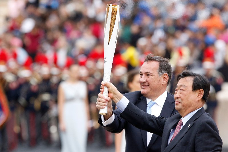 Στο Καλλιμάρμαρο παραδόθηκε η Ολυμπιακή Φλόγα στη Ν. Κορέα -Εντυπωσιακή η Λέχου [εικόνες] | iefimerida.gr 10