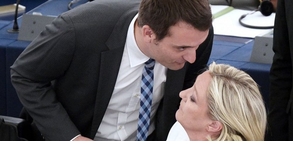 Φλοριάν Φιλιππό, ο άνθρωπος που πήρε στο λαιμό του την Λεπέν [εικόνες] | iefimerida.gr 1