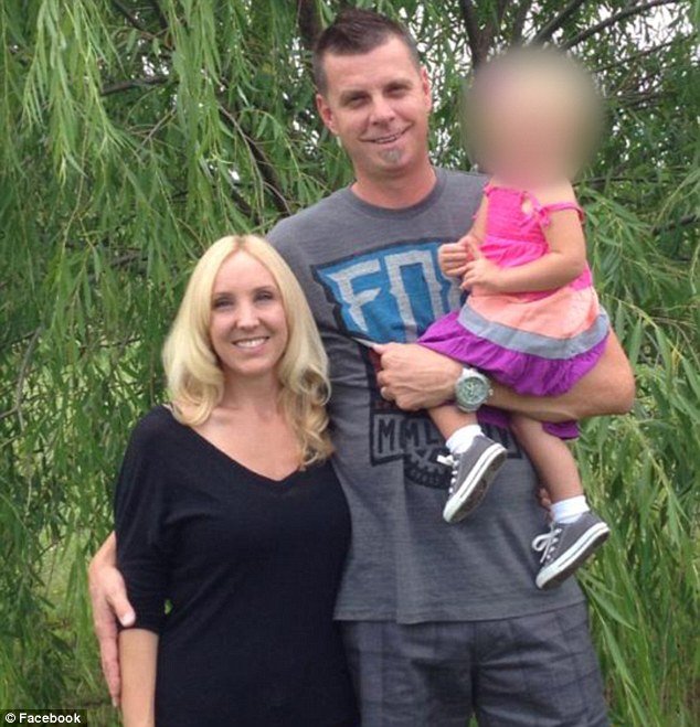 Aστυνομικός σκότωσε τον διπλανό του μέσα σε σινεμά επειδή έστελνε μήνυμα στο κινητό του [εικόνες] | iefimerida.gr 2