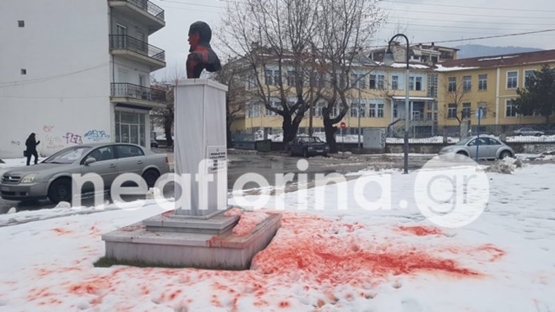Βανδάλισαν το άγαλμα του Ελευθέριου Βενιζέλου στη Φλώρινα -Του έριξαν κόκκινη μπογιά [εικόνες] | iefimerida.gr 2