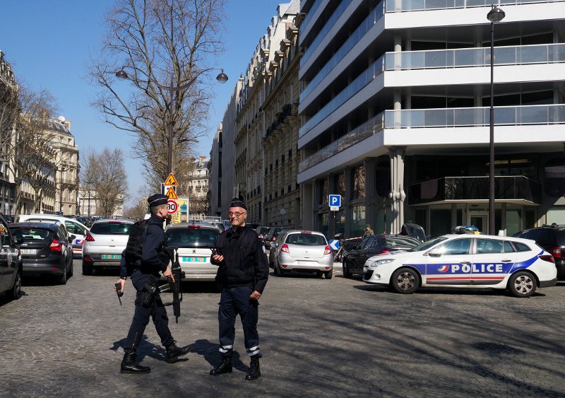 Οι Γάλλοι συνδέουν την έκρηξη στο ΔΝΤ με τον Σόιμπλε -Εστειλαν το υλικό στην Αθήνα | iefimerida.gr 4