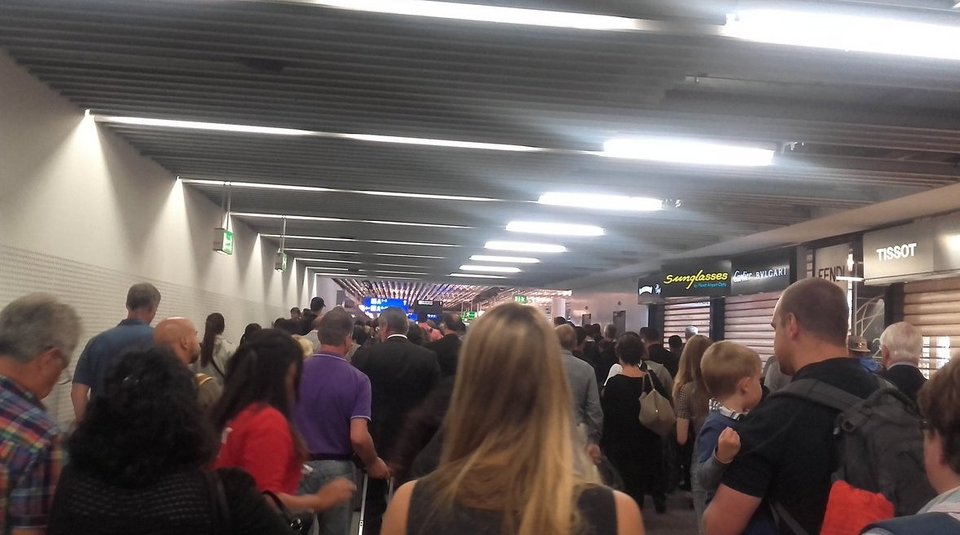 Εκκενώθηκαν δύο σημεία του αεροδρομίου της Φρανκφούρτης -Ενας άνδρας παραβίασε την ασφάλεια [εικόνες & βίντεο] | iefimerida.gr 2