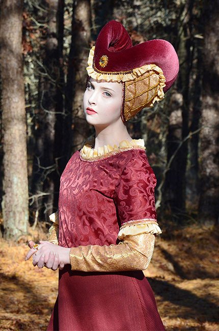 Ενα ταλαντούχο κορίτσι: Εκθαμβωτικά κοστούμια από τα χέρια μιας αυτοδίδακτης 18χρονης [εικόνες]  | iefimerida.gr 9