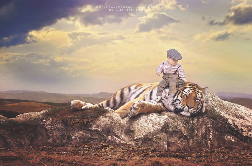 Ενα αγοράκι 10 μηνών «ταξιδεύει» σε όλο τον κόσμο και  φωτογραφίζεται με άγρια ζώα [εικόνες] | iefimerida.gr 0