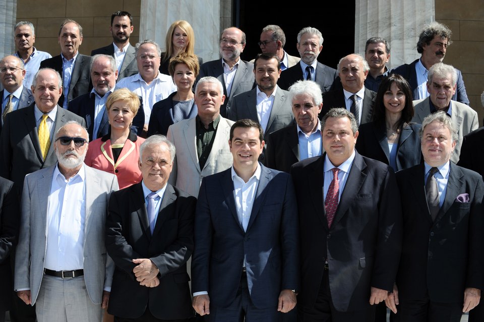 Οι 45 και ο πρωθυπουργός -Οι υπουργοί φωτογραφίζονται μαζί με τον Τσίπρα [εικόνες] | iefimerida.gr 1