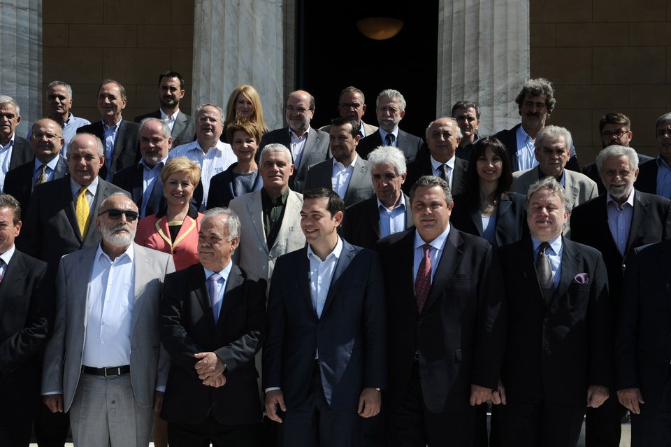 Οι 45 και ο πρωθυπουργός -Οι υπουργοί φωτογραφίζονται μαζί με τον Τσίπρα [εικόνες] | iefimerida.gr 2