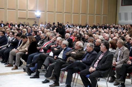 Γεννηματά: Δεν θα ψηφίσουμε νέες περικοπές -Αυτοί κλαίνε και ψηφίζουν | iefimerida.gr 2