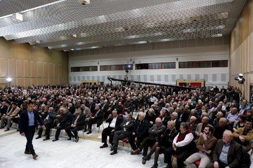 Γεννηματά: Δεν θα ψηφίσουμε νέες περικοπές -Αυτοί κλαίνε και ψηφίζουν  | iefimerida.gr 4