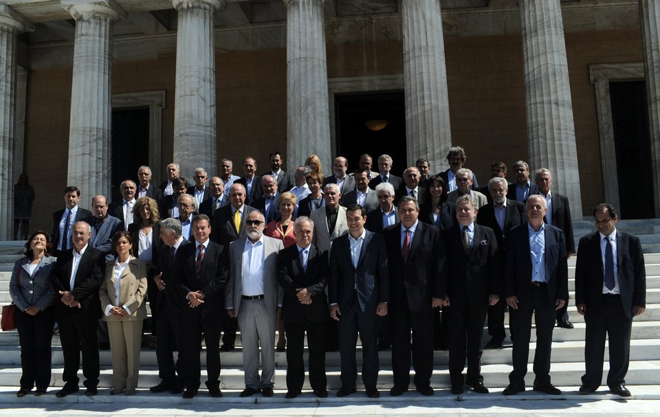 Οι 45 και ο πρωθυπουργός -Οι υπουργοί φωτογραφίζονται μαζί με τον Τσίπρα [εικόνες] | iefimerida.gr 0