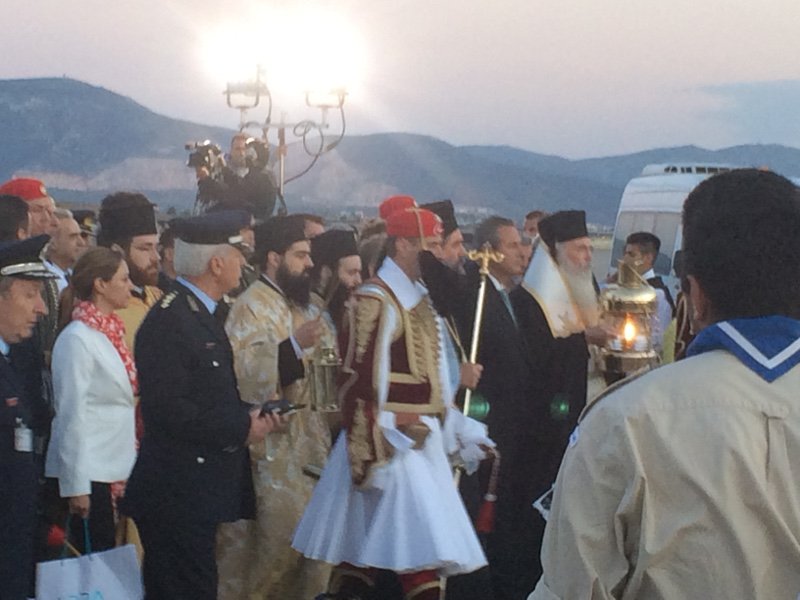 Στην Αθήνα το Αγιο Φως από τα Ιεροσόλυμα  [αποκλειστικές εικόνες] | iefimerida.gr 6