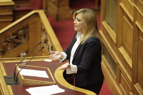 Γεννηματά: Κύριε Τσίπρα, ξεκινήσατε ως επαναστάτης και γίνατε υποτακτικός! | iefimerida.gr 1