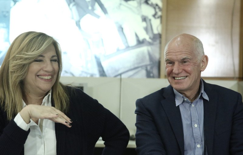 Ο Παπανδρέου στην Χαριλάου Τρικούπη -Εκοψε το μουστάκι [εικόνες] | iefimerida.gr 3