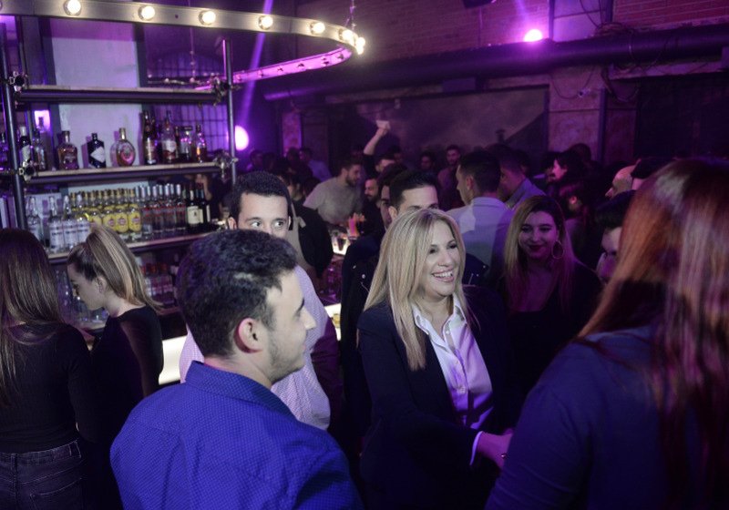 Η Γεννηματά στο club Socialista στο Γκάζι με νεολαίους εθελοντές [εικόνες]  | iefimerida.gr 2