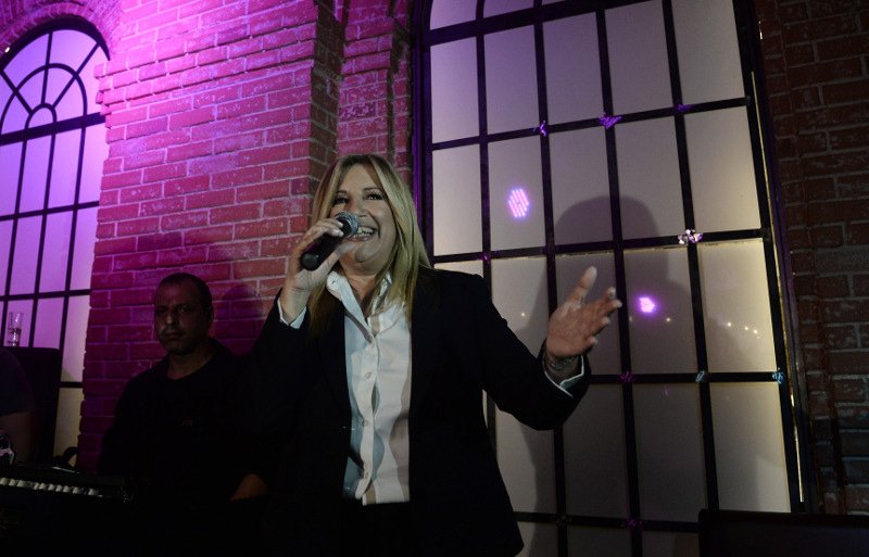 Η Γεννηματά στο club Socialista στο Γκάζι με νεολαίους εθελοντές [εικόνες]  | iefimerida.gr 0