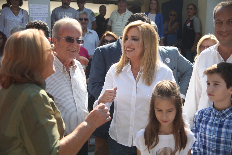 Οι αρχηγοί στις κάλπες, όλα τα παραλειπόμενα -Η Φώφη με τα παιδάκια της στο παραβάν, οι ρακές του Καμμένου, το... χαμένο ψηφοδέλτιο του Ποταμιού [εικόνες] | iefimerida.gr 16