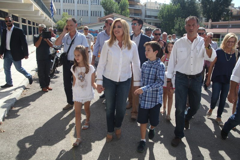 Οι αρχηγοί στις κάλπες, όλα τα παραλειπόμενα -Η Φώφη με τα παιδάκια της στο παραβάν, οι ρακές του Καμμένου, το... χαμένο ψηφοδέλτιο του Ποταμιού [εικόνες] | iefimerida.gr 18