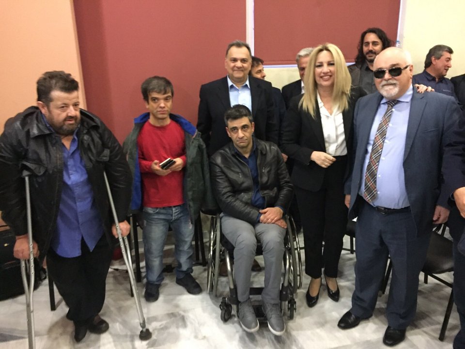 Η Φώφη Γεννηματά με τον Ι. Βαρδακαστάνη και άτομα με ειδικές ανάγκες