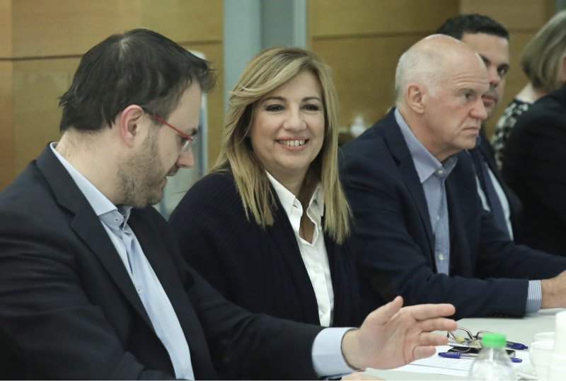 Ο Παπανδρέου στην Χαριλάου Τρικούπη -Εκοψε το μουστάκι [εικόνες] | iefimerida.gr 2