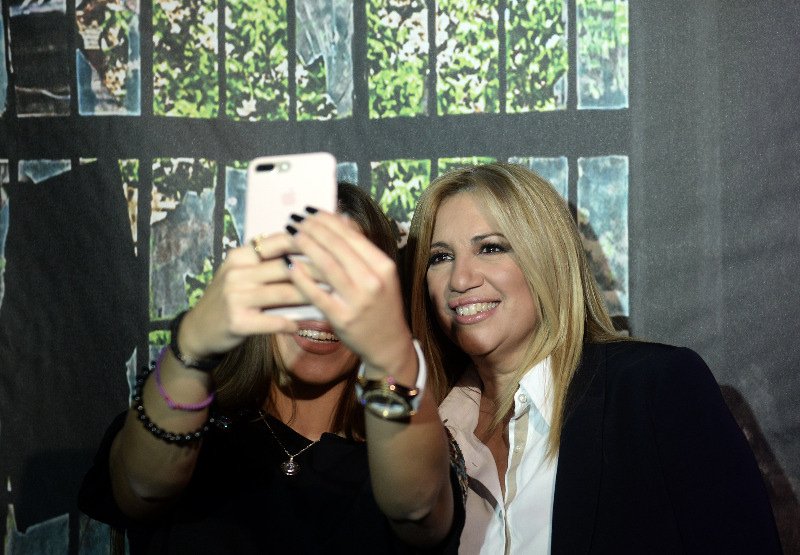 Η Γεννηματά στο club Socialista στο Γκάζι με νεολαίους εθελοντές [εικόνες]  | iefimerida.gr 6