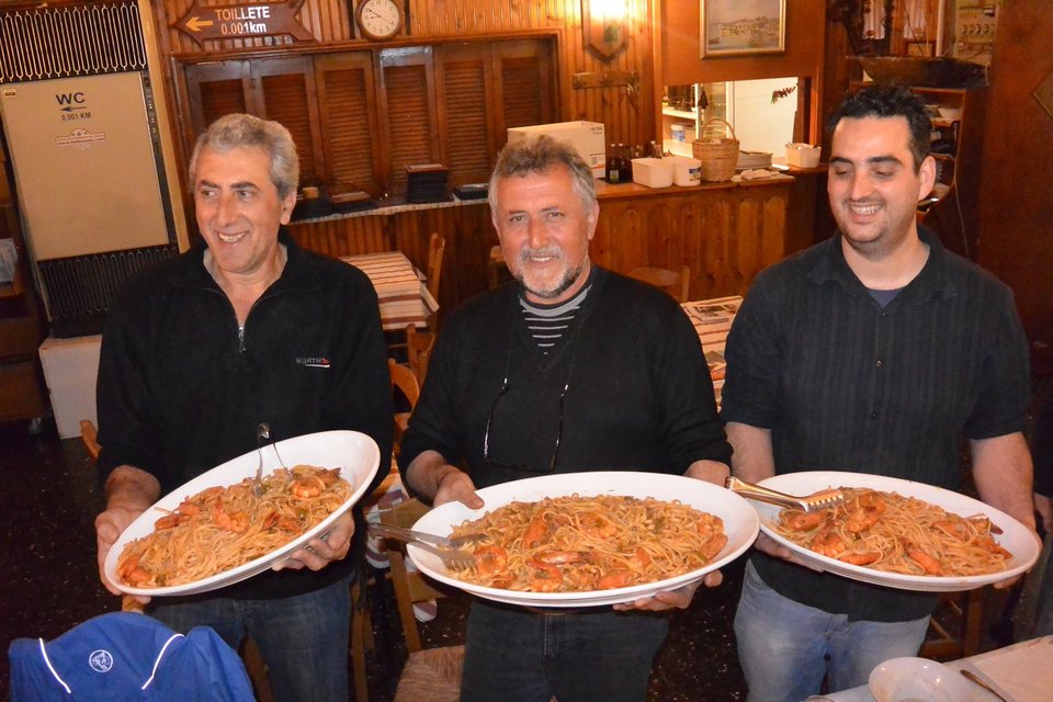 Χιου Κίγκστον: Ο Αυστραλός που γύρισε τη Μεσόγειο με το κανό του για τα παιδιά της Συρίας -Πού πήγε στην Ελλάδα [εικόνες] | iefimerida.gr 10