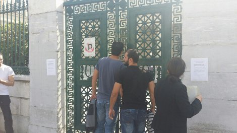 Ενταση και ΜΑΤ -Ο πρύτανης του Πανεπιστημίου Αθηνών φοβήθηκε εισβολή στο κτίριο και έβαλε λουκέτο [εικόνες] | iefimerida.gr 0