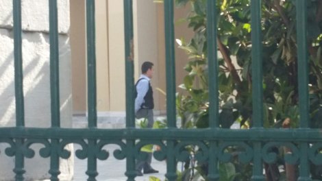 Ενταση και ΜΑΤ -Ο πρύτανης του Πανεπιστημίου Αθηνών φοβήθηκε εισβολή στο κτίριο και έβαλε λουκέτο [εικόνες] | iefimerida.gr 2