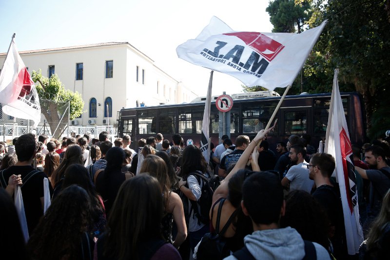 Επεισόδια έξω από το υπ. Δικαιοσύνης -Φοιτητές ζητούσαν την αποφυλάκιση της Ηριάννας, συμπλοκή με τα ΜΑΤ [εικόνες] | iefimerida.gr 2