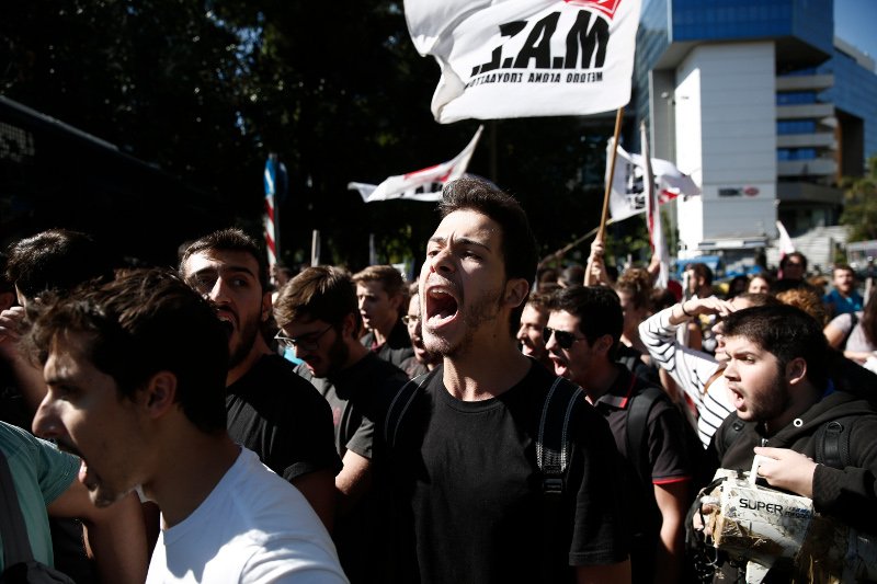 Επεισόδια έξω από το υπ. Δικαιοσύνης -Φοιτητές ζητούσαν την αποφυλάκιση της Ηριάννας, συμπλοκή με τα ΜΑΤ [εικόνες] | iefimerida.gr 4