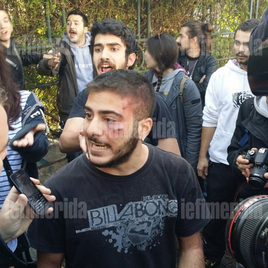  Βράζουν τα πανεπιστήμια: Κυνηγητό και ξύλο ανάμεσα σε ΜΑΤ και φοιτητές [εικόνες] | iefimerida.gr 0